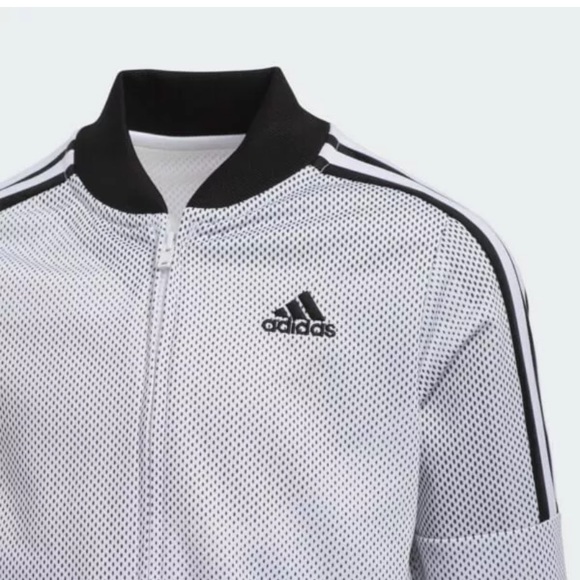 Addidas Boys printed Tricot Set. - Picture 4 of 4